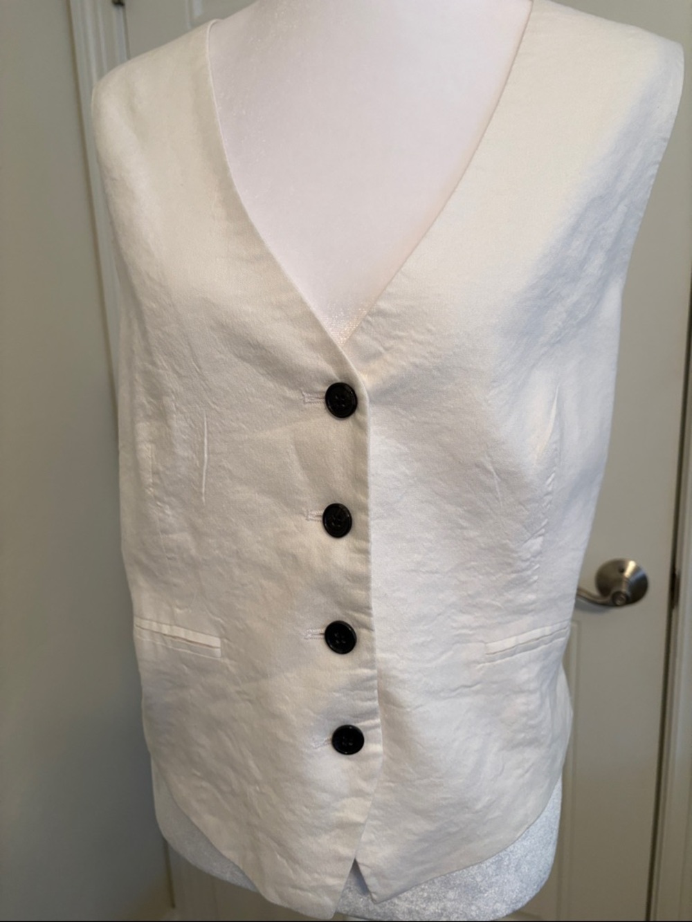 House of Harlow 1960 white V-Neck Button Front Vest